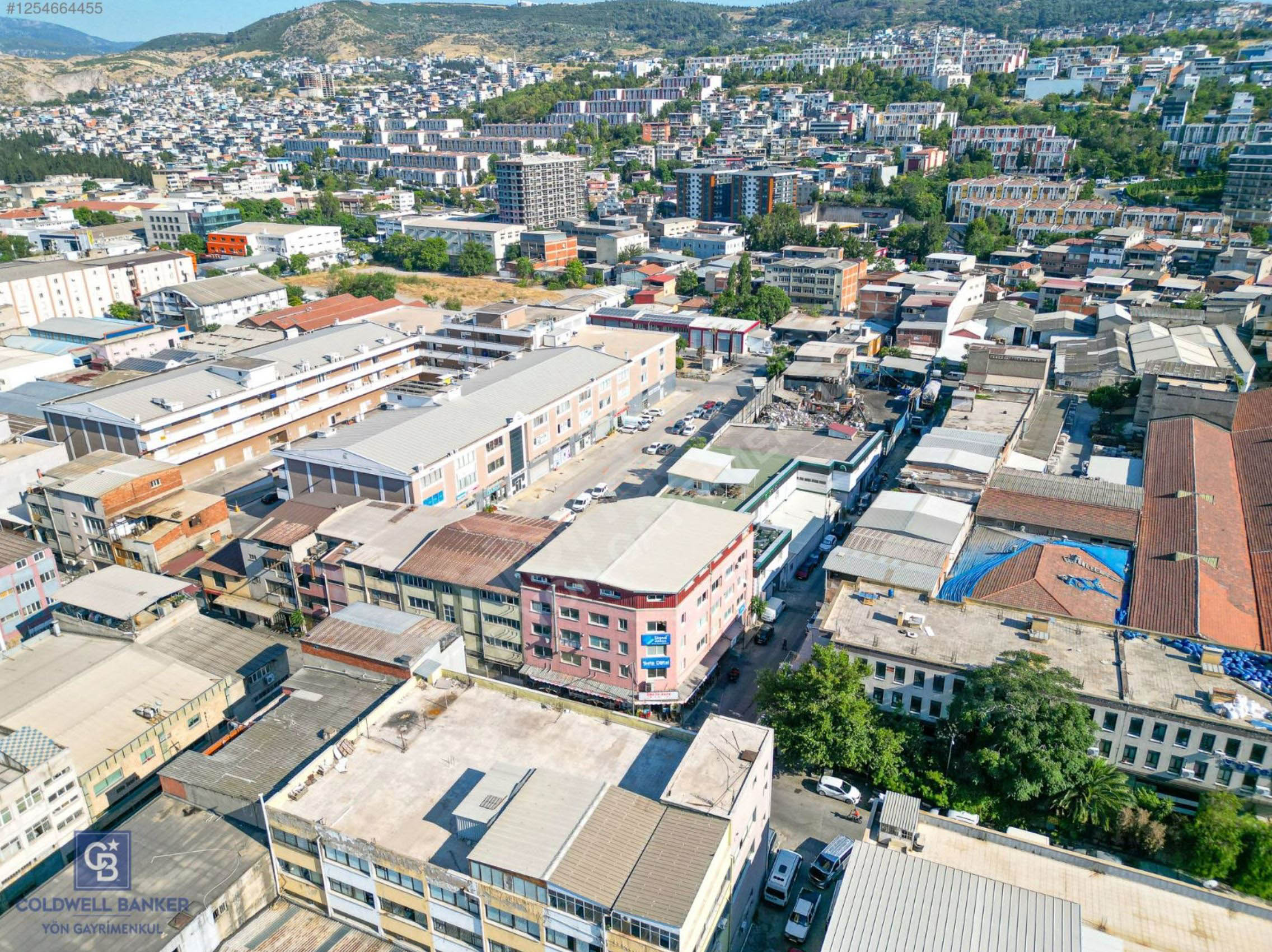 Bornova iş hanı iç alan